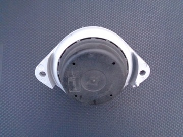 BMW E87 E90 X1 M47N2 N47 PODUSZKA SILNIKA 2.0 D