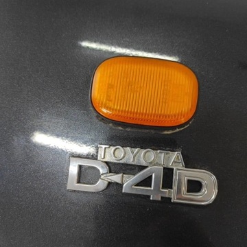 BLATNÍK PRAVÝ PŘEDNÍ - TOYOTA AVENSIS VERSO 01-09