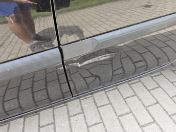 DVEŘE LEVÉ ZADNÍ KOMPLETNÍ RENAULT CLIO III KOMBI KÓD LAK NV676