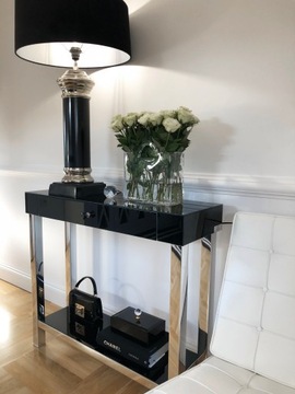 Эксклюзивная зеркальная консоль в хромированной рамке.