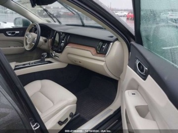 Volvo XC60 II 2021 Volvo XC 60 2021 VOLVO XC60 T5 MOMENTUM 2.0 Benzyna 250KM, zdjęcie 10