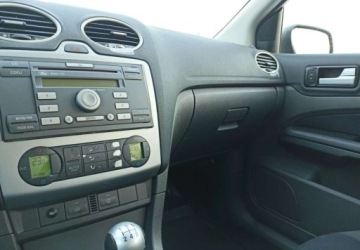Ford Focus I Sedan 1.8 16V 115KM 2005 Ford Focus Ford Focus 1.8 Benzyna 116KM, zdjęcie 11
