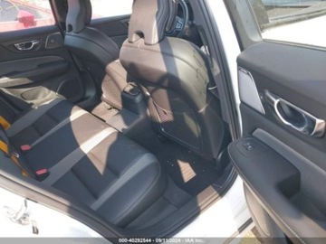 Volvo 2022 Volvo S60 Recharge Plug-in hybrid t8 2.0 Hybryda Plug-in 312KM, zdjęcie 9