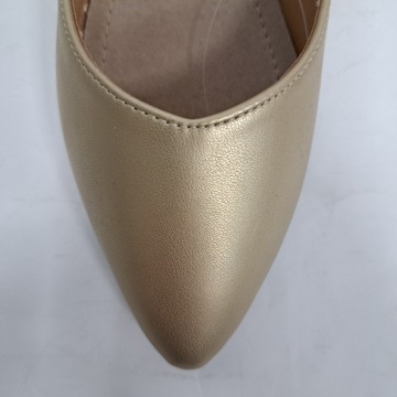 Удобные золотые балетки 38 размера.