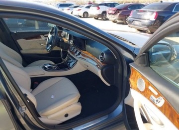 Mercedes Klasa E W213 2018 Mercedes-Benz Klasa E 2018, 2.0L, od ubezpieczalni 2.0 Benzyna 241KM, zdjęcie 9