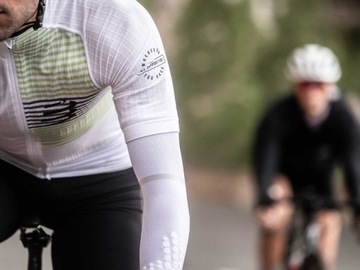 COMPRESSPORT Сверхлегкие компрессионные рукава T4