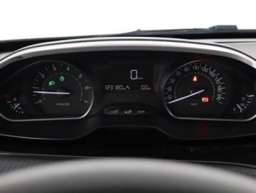 Peugeot 2008 I SUV Facelifting 1.2 PureTech 82KM 2019 Peugeot 2008 1.2 PureTech, Salon Polska, zdjęcie 10
