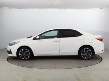 Toyota Corolla XI Sedan 1.6 Valvematic 132KM 2016 Toyota Corolla 1.6 Valvematic, Salon Polska, zdjęcie 2
