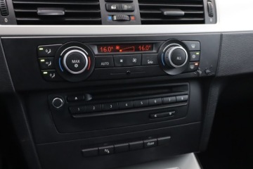 BMW Seria 3 E90-91-92-93 Touring E91 2.0 318d 143KM 2012 BMW 3 318 d, Navi, Xenon, Klima, Klimatronic, zdjęcie 15