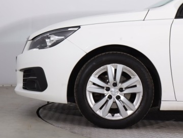 Peugeot 308 II SW Facelifting 1.5 BlueHDI 130KM 2018 Peugeot 308 1.5 BlueHDi, Salon Polska, Serwis ASO, zdjęcie 13