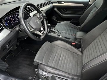 Volkswagen Passat B8 Variant Facelifting 2.0 TDI SCR 200KM 2022 Volkswagen Passat 2.0TDI 200KM 4Motion Elegance DS, zdjęcie 9