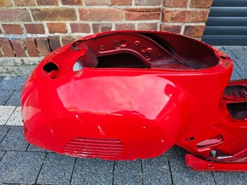 Piaggio Vespa GTS 125 rama buda karoseria