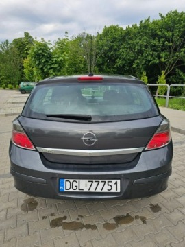Opel Astra J Hatchback 5d 1.6 Twinport ECOTEC 115KM 2009 Opel Astra Klimatyzacja - 2009r - 1.6, zdjęcie 2