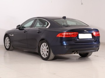 Jaguar XE Sedan 2.0 i4 180KM 2018 Jaguar XE 20d, 177 KM, Automat, Skóra, Navi, zdjęcie 3