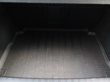 Peugeot 308 II Hatchback Facelifting 1.2 PureTech 130KM 2019 Peugeot 308 1.2 PureTech, Salon Polska, zdjęcie 13