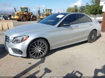 Mercedes Klasa C W205 2017 Mercedes-Benz Klasa C 2017 MERCEDES-BENZ C 300 LUXURYSPORT 2.0 Benzyna, zdjęcie 1