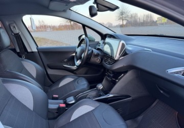 Peugeot 2008 I SUV Facelifting 1.2 PureTech 110KM 2018 Peugeot 2008 1.2T 110KM 2018r automat navi kamera polskora 1.2 110KM, zdjęcie 4