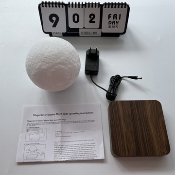 LAMPKA NOCNA STOŁOWA 3D KSIĘŻYC PŁYWAJĄCA MOON ŚWIECĄCY Z PODSTAWA 3 TRYBY
