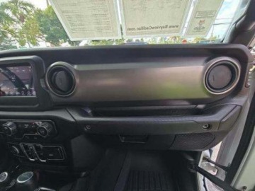 Jeep Gladiator 2020 Jeep Gladiator S Edition Crew Cab Medium Bed 2020 3.6 Benzyna 285KM, zdjęcie 13