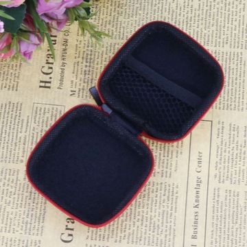 3 сумки для наушников.