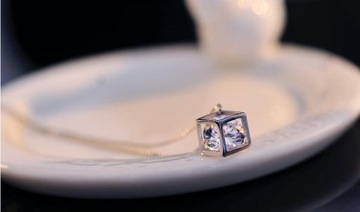 ГЕОМЕТРИЧЕСКИЙ КУБ ПОДВЕСНЫЕ МОДНЫЕ ЖЕНСКИЕ ОЖЕРЕЛЬЕ ЭЛЕГАНТНЫЙ МЕДНЫЙ КВАДРАТ