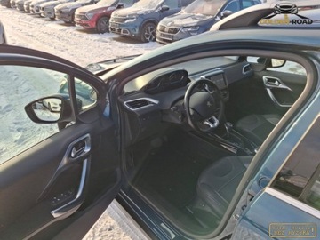 Peugeot 2008 I SUV Facelifting 1.2 PureTech 110KM 2016 Peugeot 2008 1,2 benz . 110 KM panorama navi automat podgrz.fot. alu oplac, zdjęcie 9