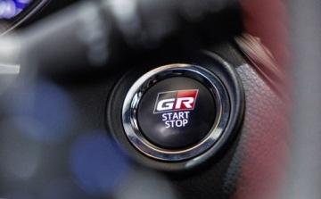 Toyota C-HR I Crossover Facelifting 1.8 Hybrid 122KM 2023 Toyota C-HR 1.8 Hybrid GPF GR Sport 1.8 Hybryda 122KM, zdjęcie 29