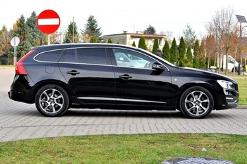Volvo V60 I Kombi Facelifting 1.6 D2 115KM 2015 Volvo V60 LiFT Ocean Race 1,6 HDi Ledy Digital, zdjęcie 10