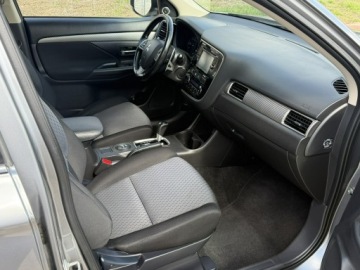 Mitsubishi Outlander III SUV 2.2 DOHC DI-D 150KM 2013 Mitsubishi Outlander 2.2 Diesel 4x4 7 osobowy, zdjęcie 6