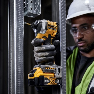 Ударная отвертка 208 Нм 2x2 Ач DCF850D2T DeWalt