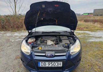 Ford Focus III Kombi Facelifting 1.0 EcoBoost 125KM 2014 Ford Focus Ford Focus 1.0 EcoBoost Trend Benzyna 125KM, zdjęcie 16