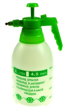 Zbiornik z pompką 2l TITANIUM