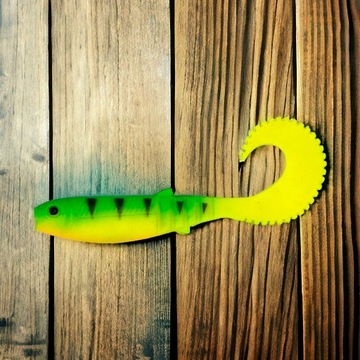 Twistery Savage Gear Cannibal Curltail 10cm zestaw 12sztuk na szczupaki