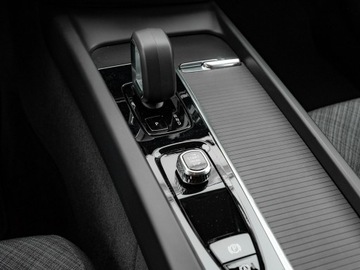 Volvo V60 II  Kombi Facelifting 2.0 B3 163KM 2023 Volvo V60 WD4889R#B3 B Core K.cofania Podgrz.f, zdjęcie 17