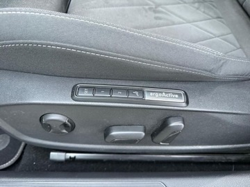 Volkswagen Golf VII Hatchback 5d Facelifting 1.5 TSI ACT 150KM 2020 Volkswagen Golf 1.5eTSI 150KM Style DSGKameraMATRIXACCNiski PrzebiegASOFV23, zdjęcie 11