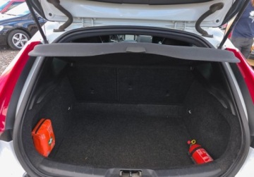 Volvo V40 II Cross Country D3 150KM 2013 Volvo V40 R-DESIGN D3 2,0 R5 150KM Automat 2.0 Diesel 150KM, zdjęcie 12