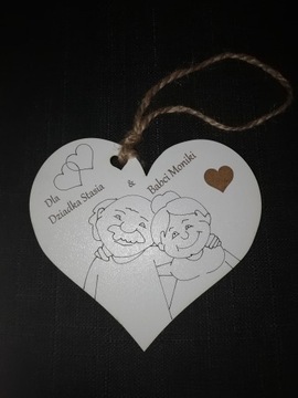 деревянная шкатулка, чайный сервиз, предметы первой необходимости