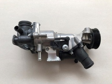 Водяной насос Мерседес 270 а2702000000