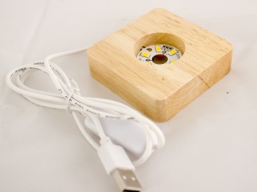 ПОДСТАВКА СВЕТОДИОДНАЯ ПОДСВЕТКА ДЛЯ ФИГУРКИ ПИРАМИДА USB ПОДСВЕТКА 7x7 см