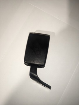 Пряжка сиденья правая задняя Volkswagen EOS OEM 1Q0857740
