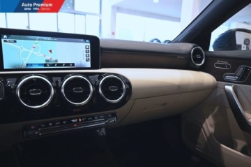 Mercedes CLA C118/X118 Coupe 2.0 220 190KM 2019 Mercedes-Benz CLA CLA220Podgrzewanie KierownicyReflektory LEDCzarna Podsuf, zdjęcie 15