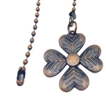 Удлинительная цепочка веером с декором в виде красно-коричневых шариков.