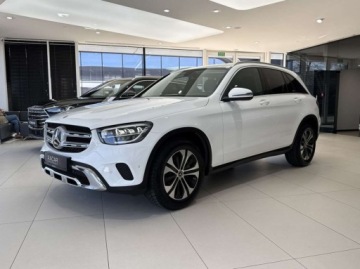Mercedes GLC C253 SUV Facelifting 2.0 200d 163KM 2022 Mercedes-Benz GLC 4 Matic Kamera cofania CarPlayAndroid Auto Nawigacja