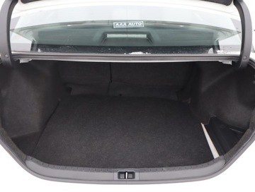 Toyota Corolla XI Sedan Facelifting 1,33 Dual VVT-i 99KM 2017 Toyota Corolla 1.3 Dual VVT-i, Salon Polska, zdjęcie 13