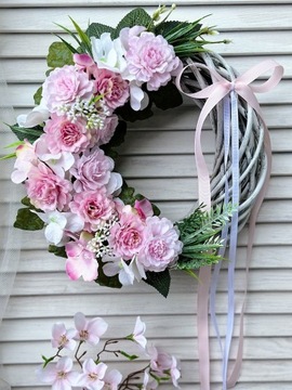 WIANEK KWIATOWY NA DRZWI WIKLINOWY STROIK WIENIEC WIOSENNY RÓŻOWY