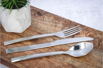 Набор столовых приборов: нож, вилка, ложка, 3 классических предмета.