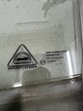 KIA VENGA 2013 SKLO (OKNO) DVEŘE LEVÝ PŘEDNÍ