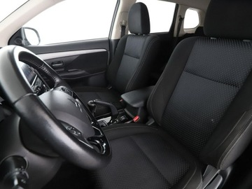 Mitsubishi Outlander III SUV Facelifting 2017 2.0 150KM 2017 Mitsubishi Outlander kamera grzane fotele, zdjęcie 12