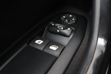 Peugeot 208 I Hatchback 5d Facelifting 1.2 PureTech 82KM 2016 Peugeot 208 1.2 PureTech, Navi, Klima, Tempomat, zdjęcie 17