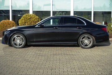 Mercedes Klasa E W213 Limuzyna 2.0 220d 194KM 2016 Mercedes-Benz Klasa E Panorama Skora HeadUp AMG InteriorExterior Tempo, zdjęcie 2